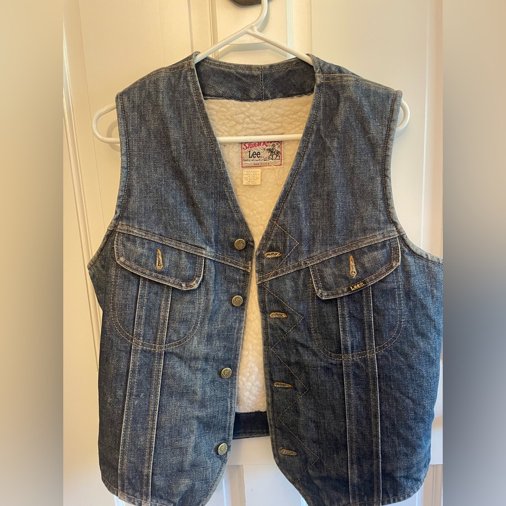 Sherpa lined vest made by Lee in the Storm rider collection.